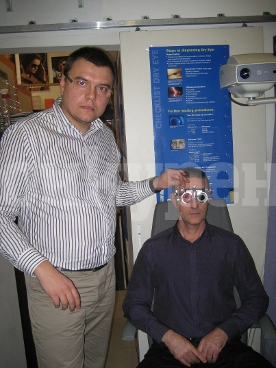 Един от водещите офталмолози у нас - д-р Яни Здравков, ще извършва прегледи в МБАЛ – Мездра  СНИМКИ